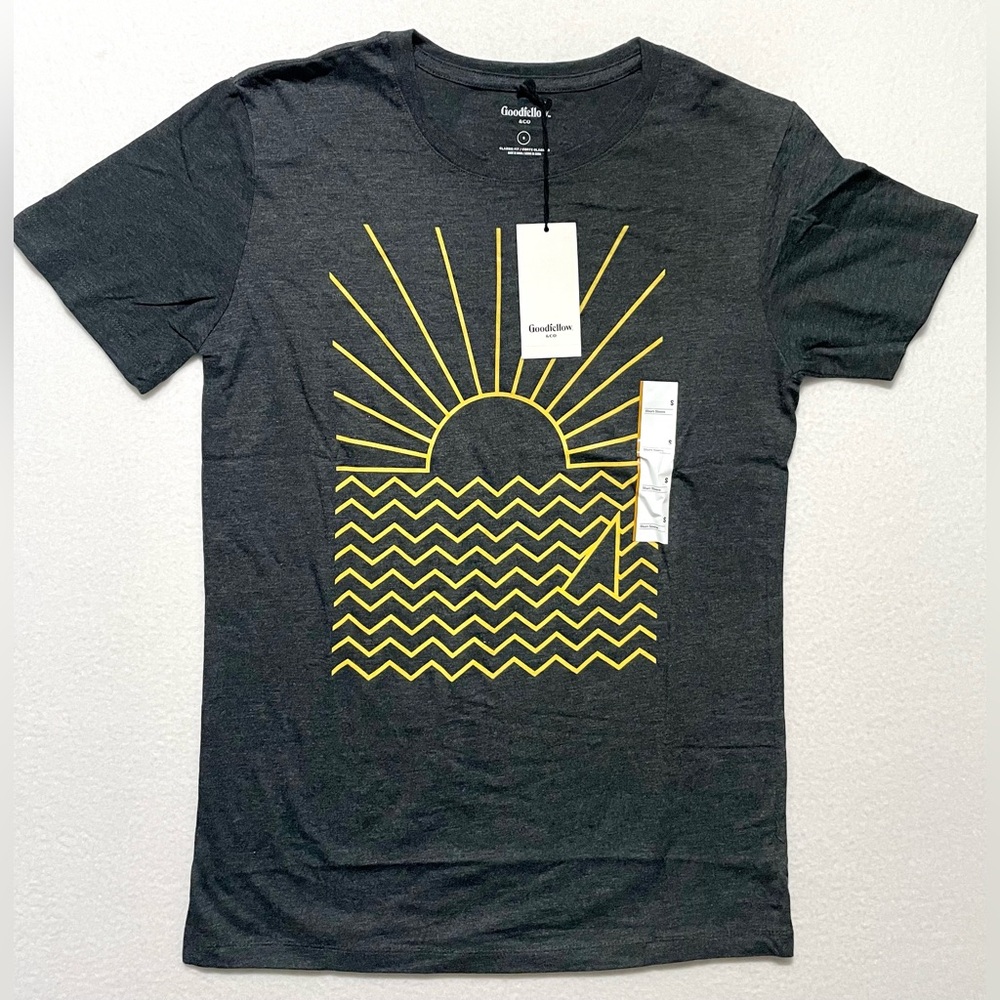 Goodfellow & Co. Men’s Graphic Tshirt Sunrise Sunset Color: Gray Size Small NWT